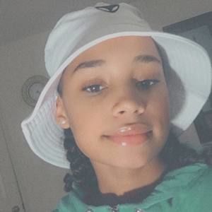 Meet your Posher, Rosangel